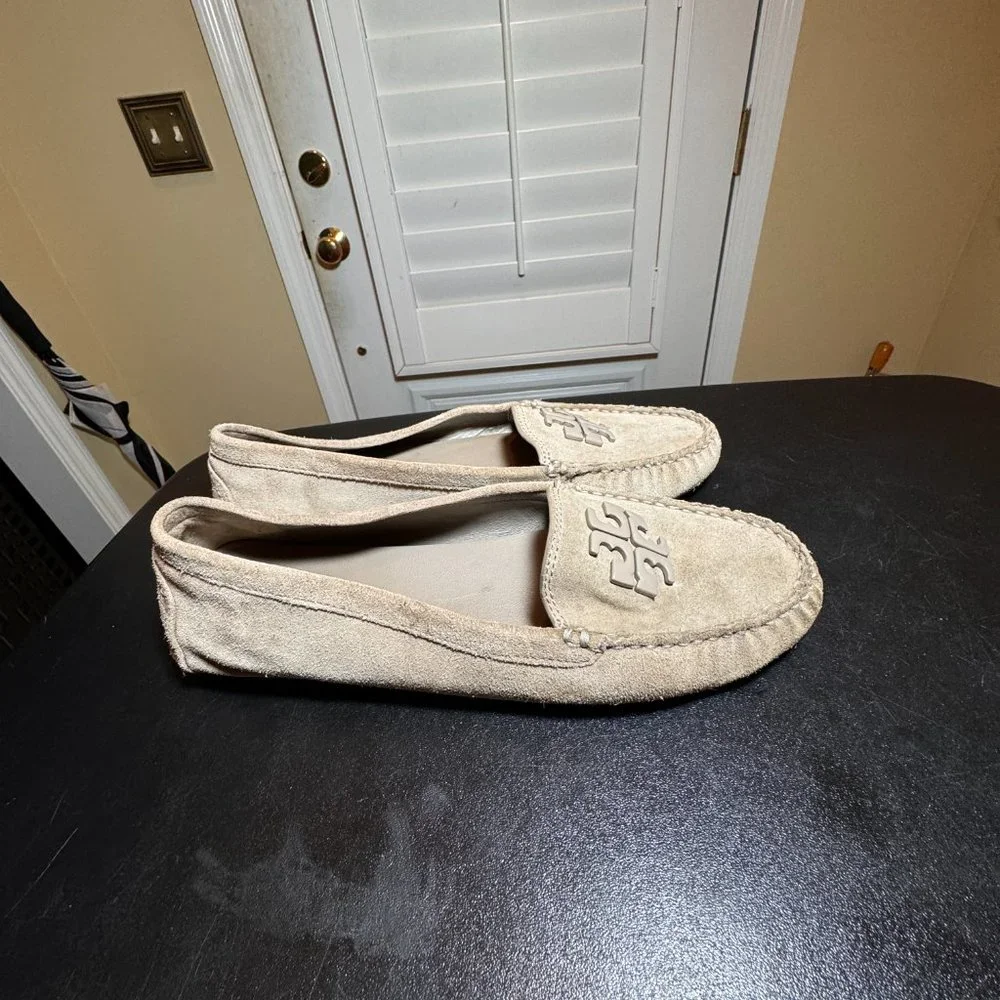 Tory Burch size 9.5 tan suede leather loafers